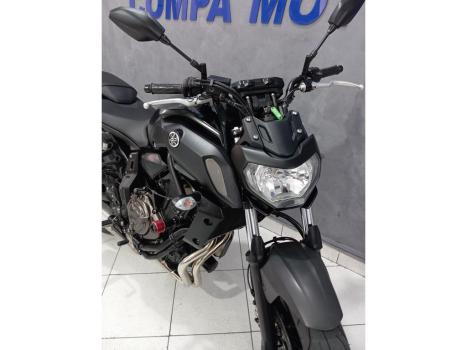 YAMAHA MT-07 700 ABS, Foto 2