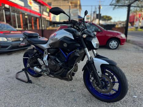 YAMAHA MT-07 700 ABS, Foto 2