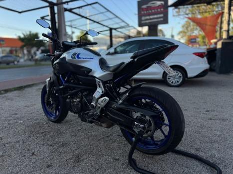 YAMAHA MT-07 700 ABS, Foto 4