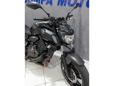 YAMAHA MT-07 700 ABS, Foto 4