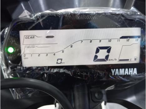 YAMAHA YZF R15 150 ABS, Foto 4