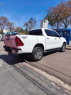 TOYOTA Hilux Caminhonete 2.8 16V SRX 4X4 DIESEL CABINE DUPLA AUTOMTICO