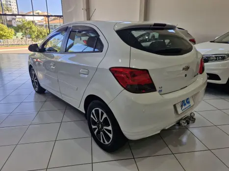 CHEVROLET Onix Hatch 1.4 4P FLEX LTZ, Foto 2