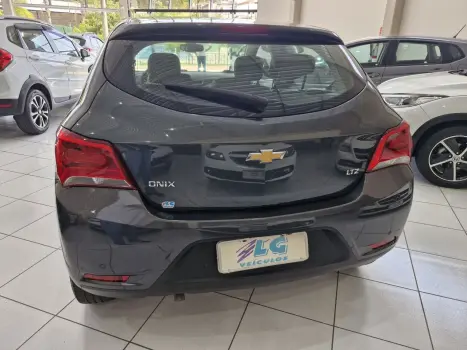 CHEVROLET Onix Hatch 1.4 4P FLEX LTZ, Foto 9