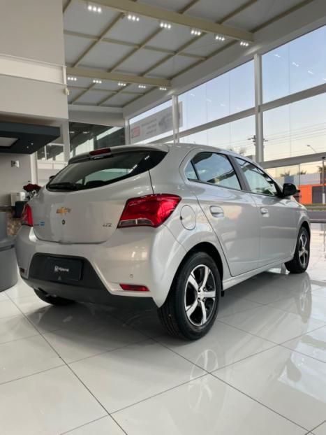 CHEVROLET Onix Hatch 1.4 4P FLEX LTZ AUTOM�TICO, Foto 6