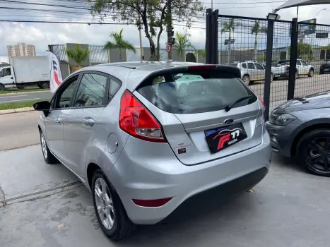 FORD Fiesta Hatch 1.6 16V 4P FLEX TITANIUM POWERSHIFT AUTOMÁTICO, Foto 4