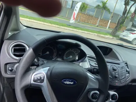 FORD Fiesta Hatch 1.6 16V 4P FLEX TITANIUM POWERSHIFT AUTOMÁTICO, Foto 6