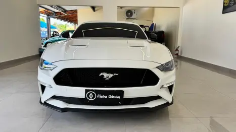FORD Mustang 5.0 V8 24V GT PREMIUM COUPÉ, Foto 2 FORD Mustang 5.0 V8 24V GT PREMIUM COUPÉ, Foto 2