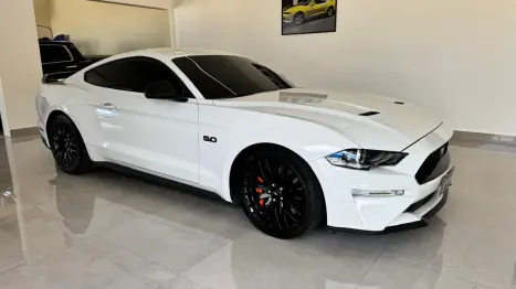 FORD Mustang 5.0 V8 24V GT PREMIUM COUPÉ, Foto 3 FORD Mustang 5.0 V8 24V GT PREMIUM COUPÉ, Foto 3