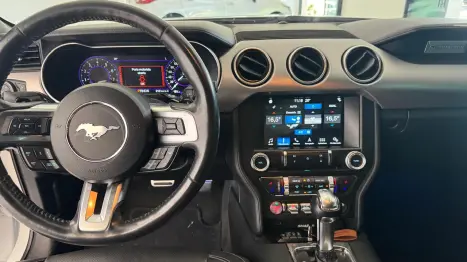 FORD Mustang 5.0 V8 24V GT PREMIUM COUPÉ, Foto 7 FORD Mustang 5.0 V8 24V GT PREMIUM COUPÉ, Foto 7