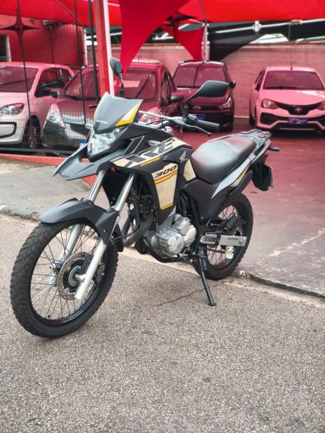 HONDA XRE 300 ADVENTURE, Foto 2
