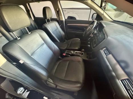 MITSUBISHI Outlander 3.0 V6 24V 4P GT 4X4 AUTOMÁTICO, Foto 7