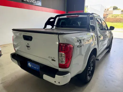 NISSAN Frontier 2.3 ATTACK CABINE DUPLA 4X4 BI-TURBO DIESEL AUTOM�TICO, Foto 4