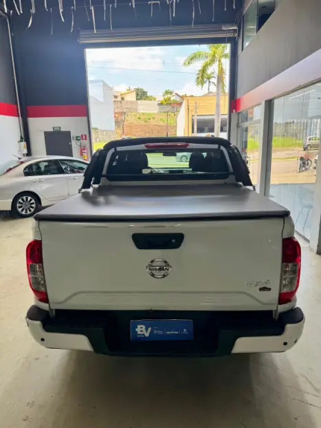 NISSAN Frontier 2.3 ATTACK CABINE DUPLA 4X4 BI-TURBO DIESEL AUTOM�TICO, Foto 6