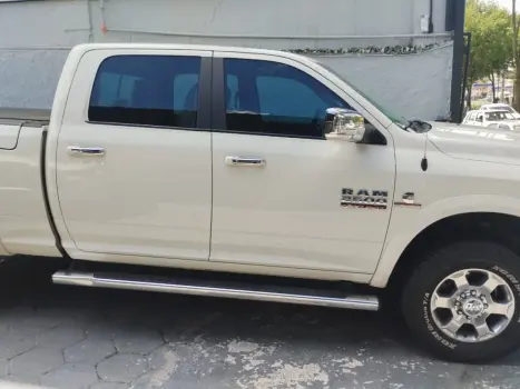 RAM 2500 6.7 I6 24V SLT CABINE DUPLA TURBO DIESEL LARAMIE 4X4 AUTOMTICO, Foto 13