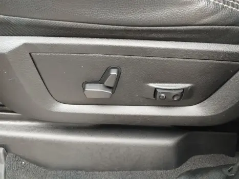 RAM 2500 6.7 I6 24V SLT CABINE DUPLA TURBO DIESEL NIGHT EDITION 4X4 AUTOM�TICO, Foto 4