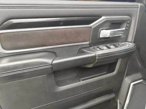 RAM 2500 6.7 I6 24V SLT CABINE DUPLA TURBO DIESEL NIGHT EDITION 4X4 AUTOM�TICO, Foto 7