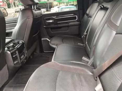 RAM 2500 6.7 I6 24V SLT CABINE DUPLA TURBO DIESEL NIGHT EDITION 4X4 AUTOM�TICO, Foto 17