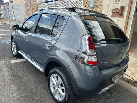 RENAULT Sandero 1.6 16V 4P FLEX STEPWAY AUTOM�TICO, Foto 5