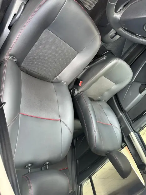 RENAULT Sandero 1.6 16V 4P FLEX STEPWAY AUTOM�TICO, Foto 9