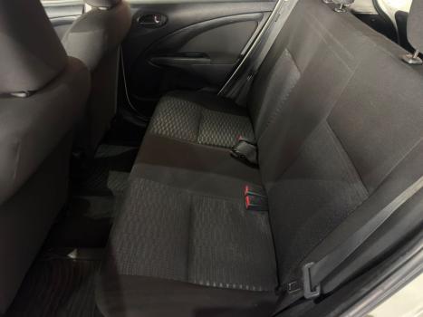 TOYOTA Etios Hatch 1.3 16V 4P FLEX X, Foto 6