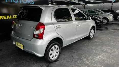 TOYOTA Etios Hatch 1.3 16V 4P FLEX X, Foto 6