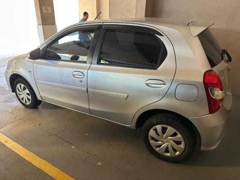 TOYOTA Etios Hatch 1.5 16V 4P FLEX XS AUTOM�TICO, Foto 4