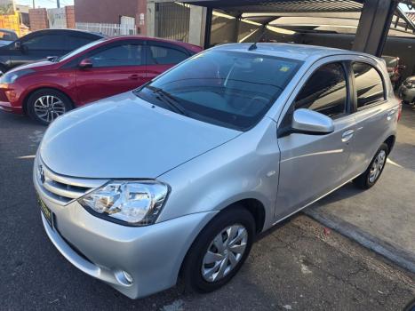 TOYOTA Etios Hatch 1.5 16V 4P FLEX XS AUTOM�TICO, Foto 2