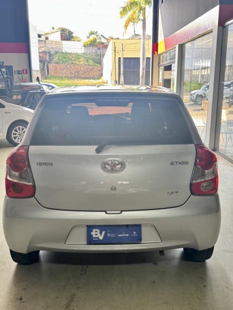 TOYOTA Etios Hatch 1.3 16V 4P FLEX X, Foto 6