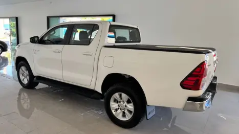 TOYOTA Hilux Caminhonete 2.7 16V 4P SR FLEX CABINE DUPLA, Foto 3