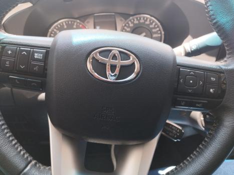 TOYOTA Hilux Caminhonete 2.8 16V SRX 4X4 TURBO DIESEL CABINE DUPLA AUTOMTICO, Foto 9