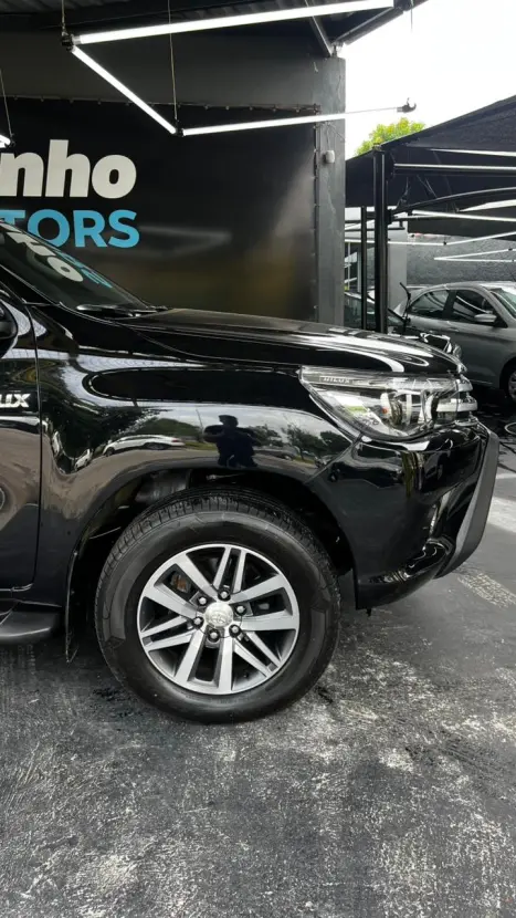 TOYOTA Hilux Caminhonete 2.8 16V SRX 4X4 DIESEL CABINE DUPLA AUTOM�TICO, Foto 3