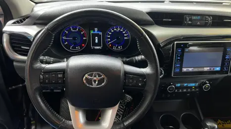 TOYOTA Hilux Caminhonete 2.8 16V SRX 4X4 DIESEL CABINE DUPLA AUTOM�TICO, Foto 9