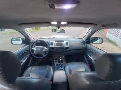 TOYOTA Hilux Caminhonete 3.0 4P 4X4 SRV TURBO DIESEL TOP CABINE DUPLA AUTOM�TICO, Foto 5