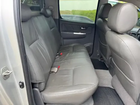 TOYOTA Hilux Caminhonete 3.0 4P 4X4 SRV TURBO DIESEL CABINE DUPLA AUTOM�TICO, Foto 6