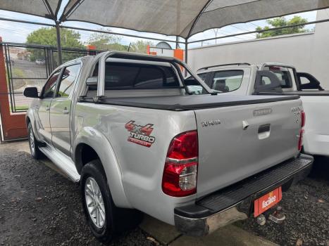 TOYOTA Hilux Caminhonete 3.0 4P 4X4 SRV TURBO DIESEL CABINE DUPLA AUTOM�TICO, Foto 4