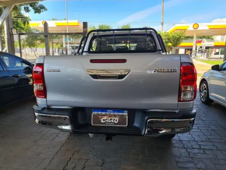 TOYOTA Hilux Caminhonete 2.8 16V 4P SR 4X4 DIESEL CABINE DUPLA AUTOM�TICO, Foto 11