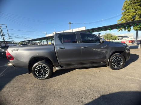 TOYOTA Hilux Caminhonete 2.8 16V SRX 4X4 TURBO DIESEL CABINE DUPLA AUTOM�TICO, Foto 4