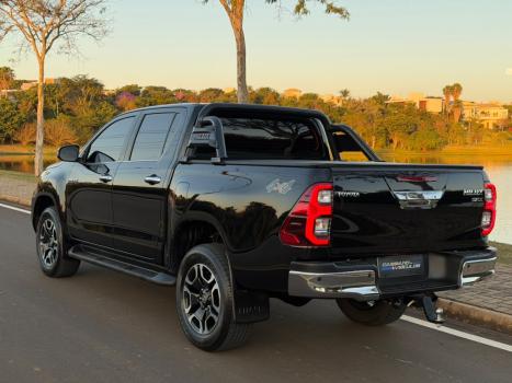 TOYOTA Hilux Caminhonete 2.8 16V SRX 4X4 TURBO DIESEL CABINE DUPLA AUTOM�TICO, Foto 4