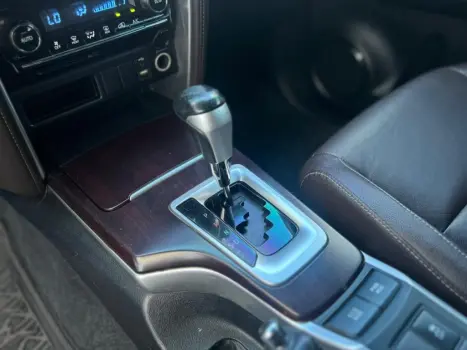 TOYOTA Hilux SW4 2.7 16V 4P FLEX SRV 7 LUGARES AUTOM�TICO, Foto 7