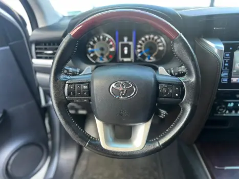 TOYOTA Hilux SW4 2.7 16V 4P FLEX SRV 7 LUGARES AUTOM�TICO, Foto 8