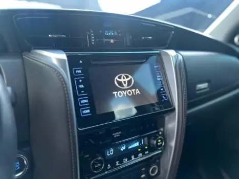 TOYOTA Hilux SW4 2.7 16V 4P FLEX SRV 7 LUGARES AUTOM�TICO, Foto 9