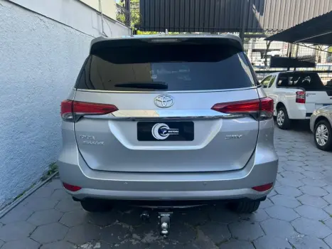 TOYOTA Hilux SW4 2.7 16V 4P FLEX SRV 7 LUGARES AUTOM�TICO, Foto 14