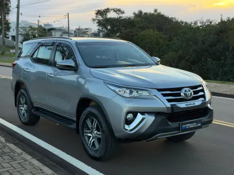 TOYOTA Hilux SW4 2.7 16V 4P FLEX SRV 7 LUGARES AUTOM�TICO, Foto 2