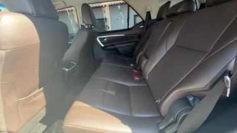 TOYOTA Hilux SW4 2.8 16V 4P SRX 4X4 7 LUGARES TURBO DIESEL AUTOMÁTICO, Foto 11 TOYOTA Hilux SW4 2.8 16V 4P SRX 4X4 7 LUGARES TURBO DIESEL AUTOMÁTICO, Foto 11