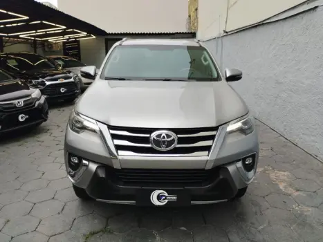 TOYOTA Hilux SW4 2.8 16V 4P SRX 4X4 7 LUGARES TURBO DIESEL AUTOMTICO, Foto 1