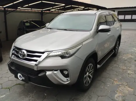 TOYOTA Hilux SW4 2.8 16V 4P SRX 4X4 7 LUGARES TURBO DIESEL AUTOMTICO, Foto 2