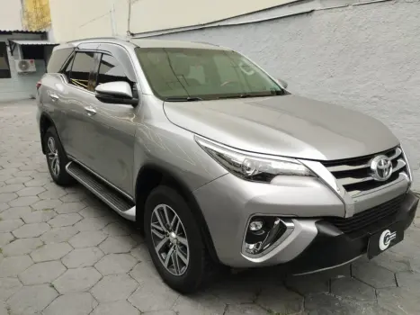 TOYOTA Hilux SW4 2.8 16V 4P SRX 4X4 7 LUGARES TURBO DIESEL AUTOMTICO, Foto 3