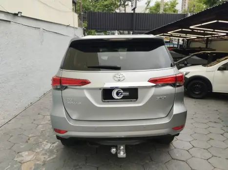 TOYOTA Hilux SW4 2.8 16V 4P SRX 4X4 7 LUGARES TURBO DIESEL AUTOMTICO, Foto 5