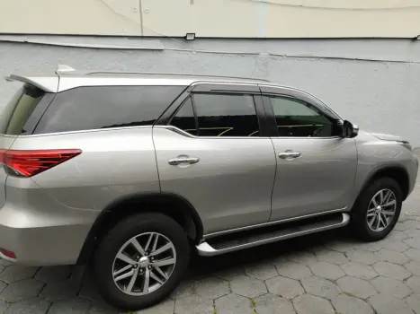 TOYOTA Hilux SW4 2.8 16V 4P SRX 4X4 7 LUGARES TURBO DIESEL AUTOMTICO, Foto 7